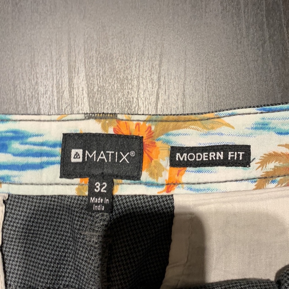 Shorts - Picture 3 of 4